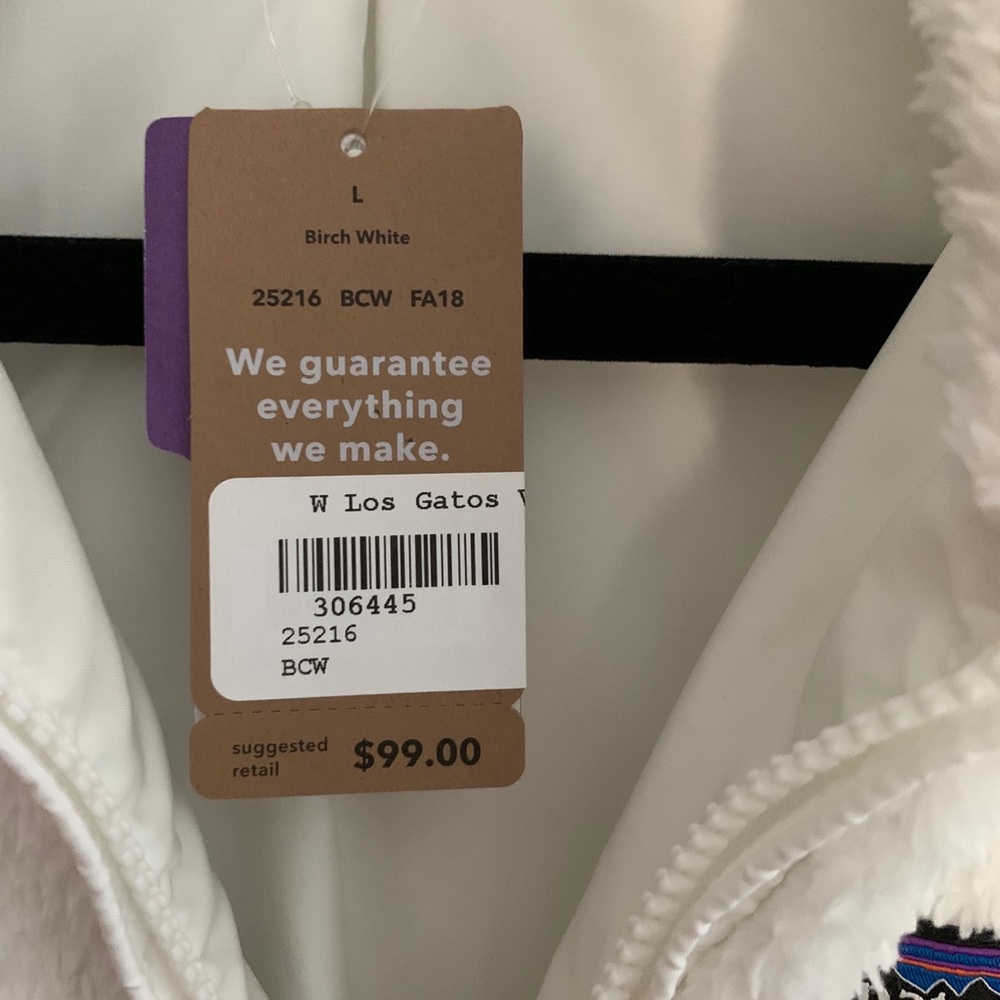 NWT Patagonia fluffy vest - Picture 3 of 4